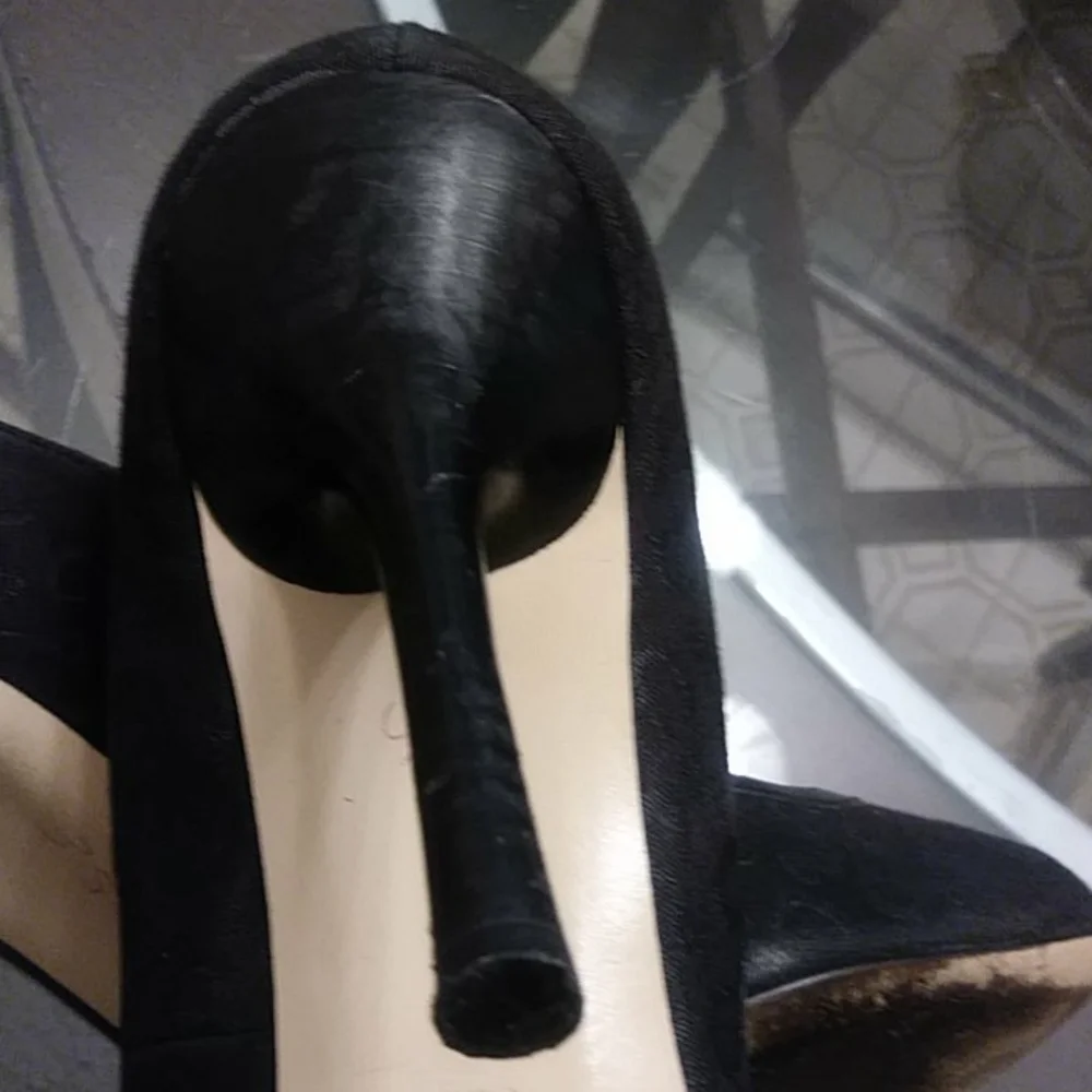 GUESS BLACK 8.5 PUMS, WORN SEVERAL TIMES BUT STILL